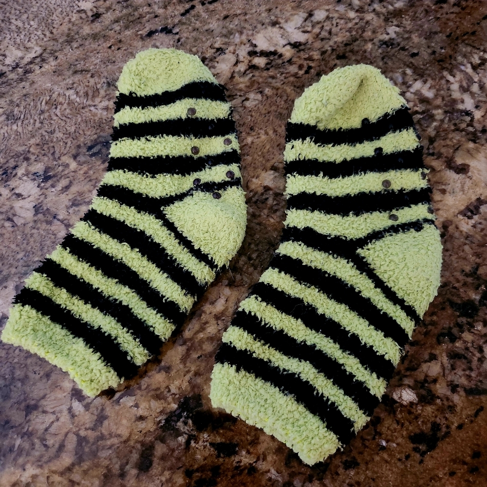 Yoda The Child Mandalorian Kids Pajama Set with Socks (10-12) - Green & Black - Picture 4 of 5